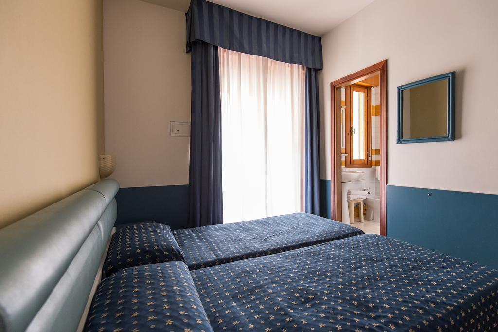 Hotel Christian Lido di Jesolo Esterno foto