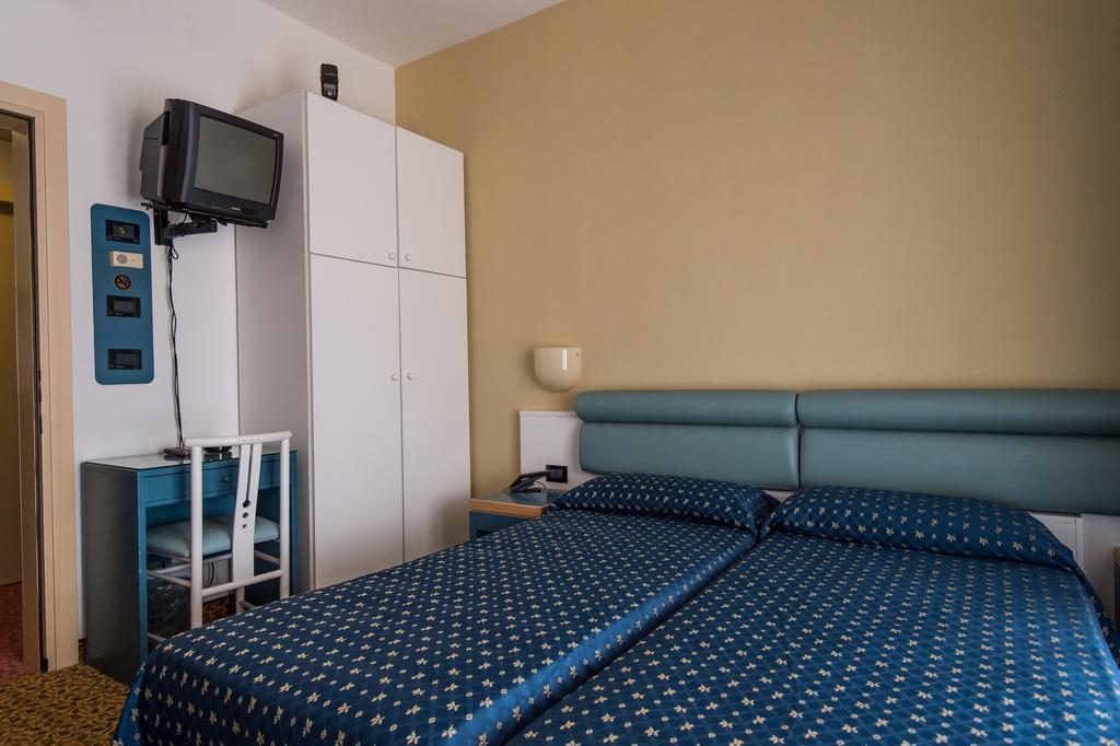 Hotel Christian Lido di Jesolo Esterno foto