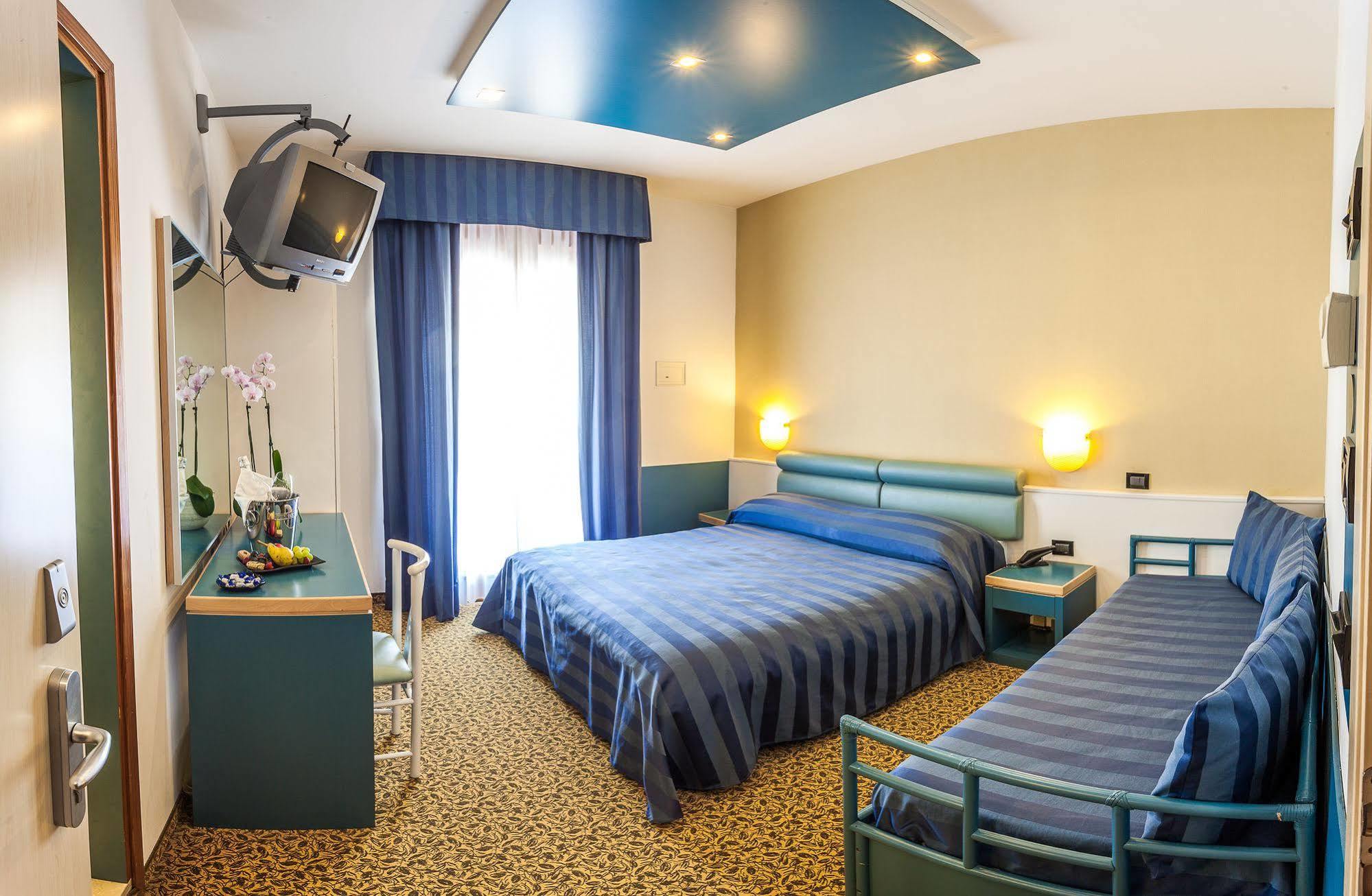Hotel Christian Lido di Jesolo Esterno foto