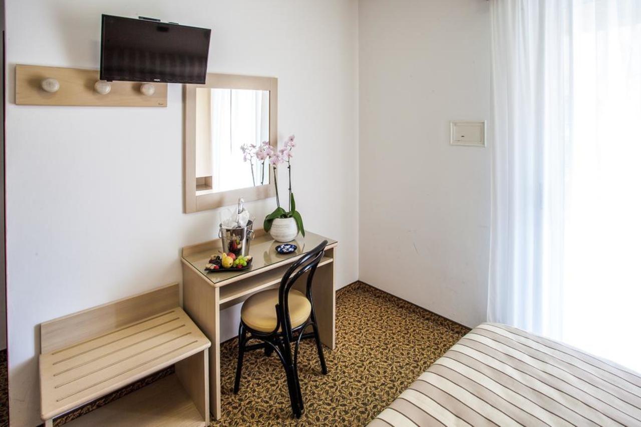 Hotel Christian Lido di Jesolo Esterno foto